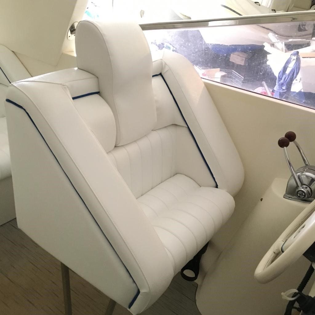 sedile rivestito in pelle timoniere