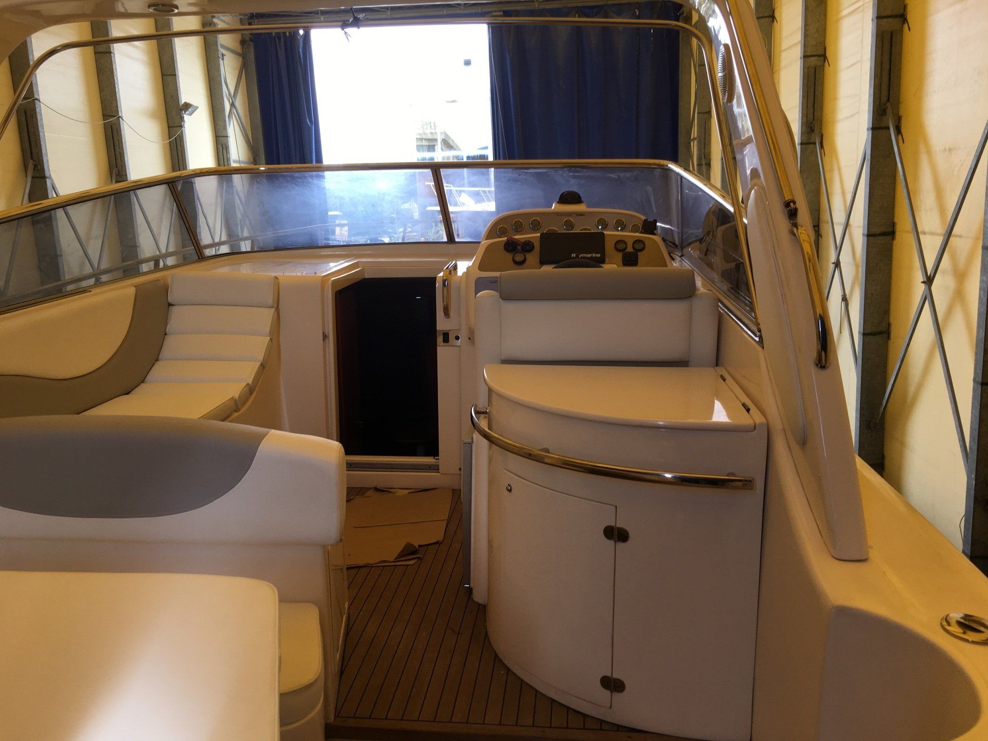 interno barca 01