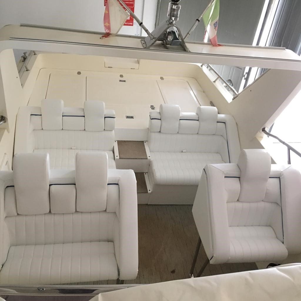 sedili rivestiti bianchi