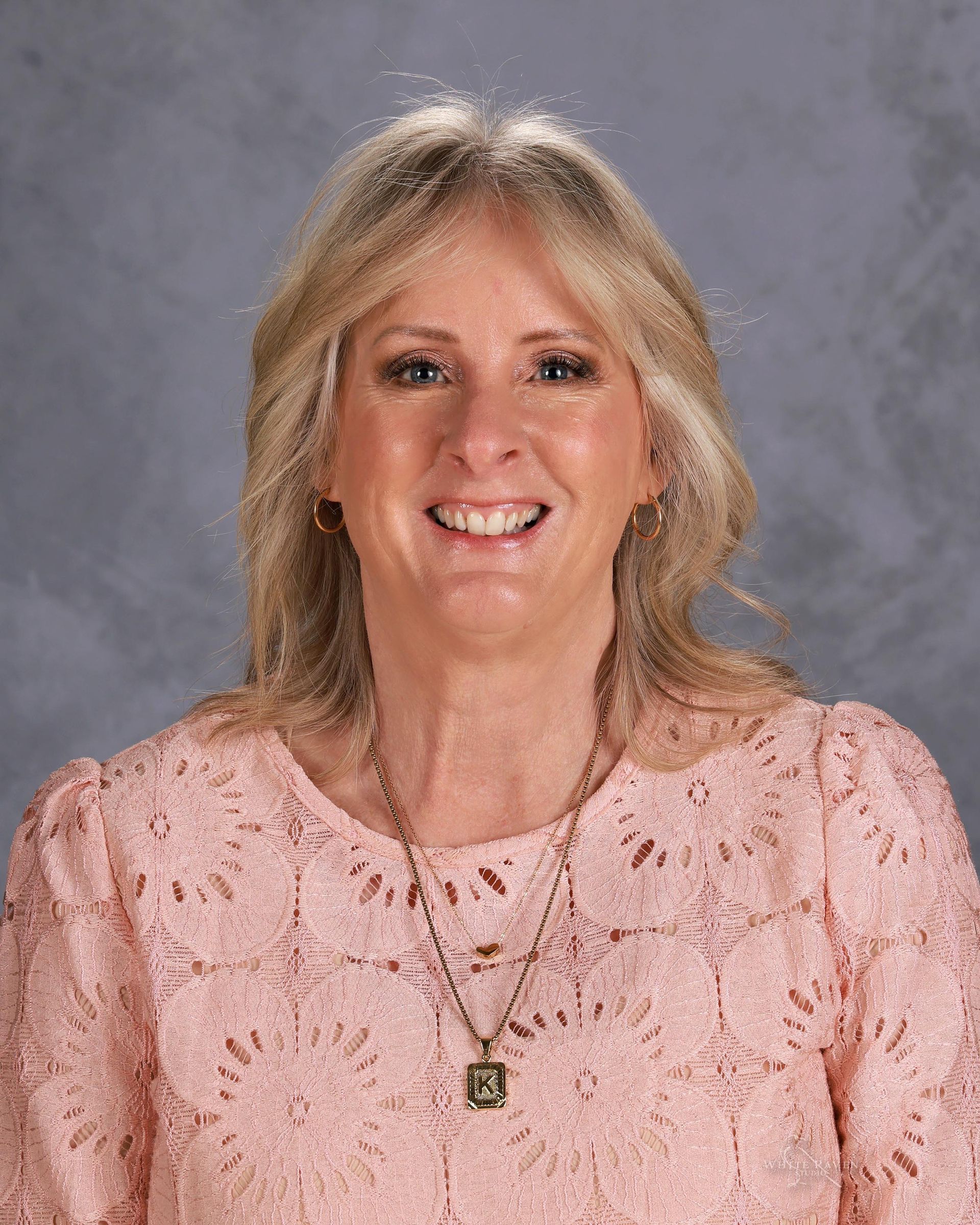 Woman in flowery shirt s a