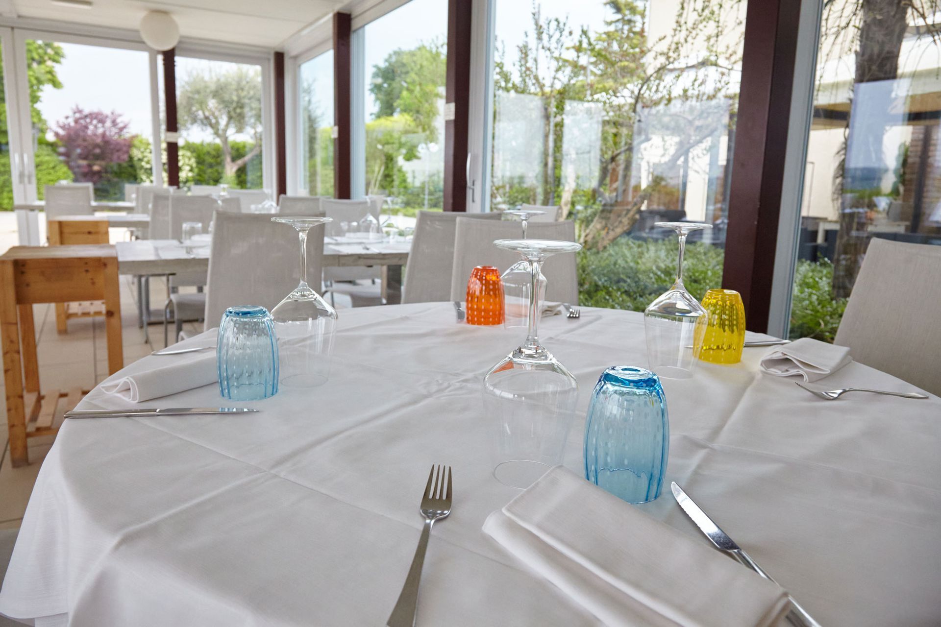 tavolo apparecchiato