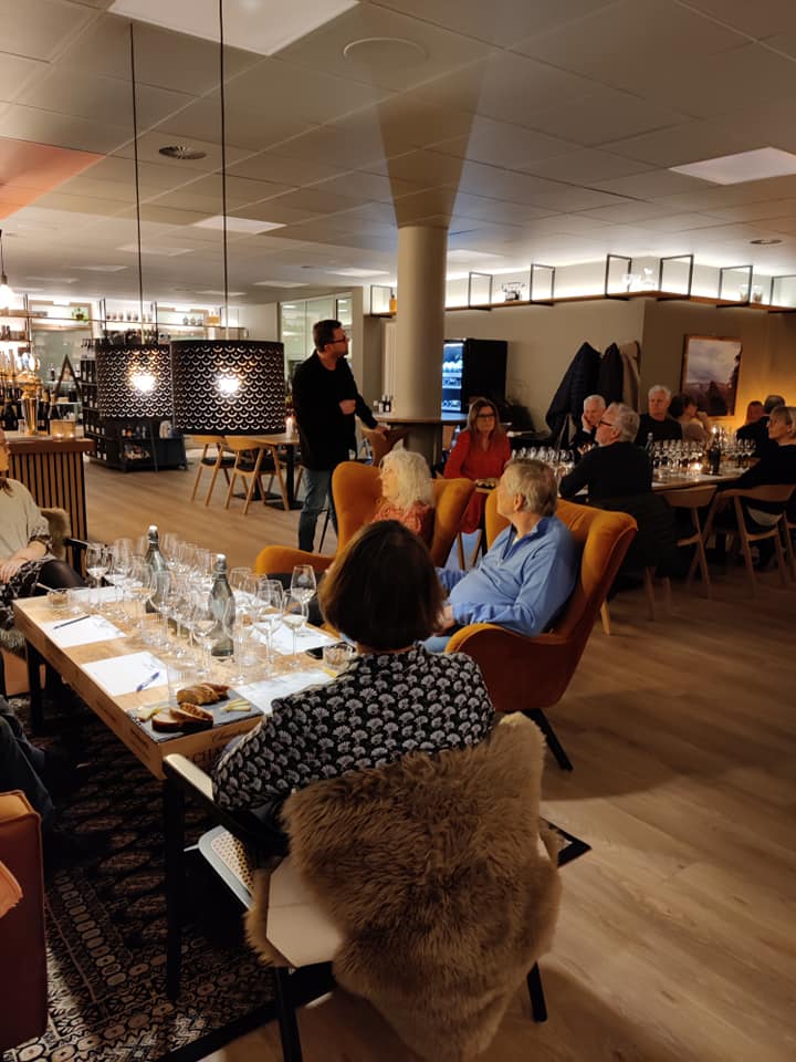 Vinsmagning i Faaborg - Privat selskab og smagning i Vinbanken i Faaborg