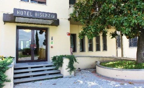 Esterno hotel primaverile