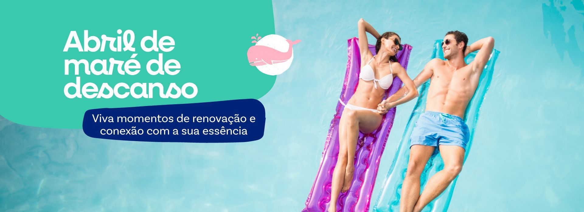 Um homem e uma mulher estão deitados em botes em uma piscina.