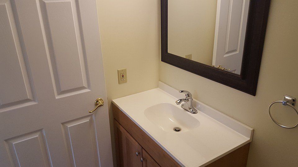 A bathroom with a sink and a mirror.