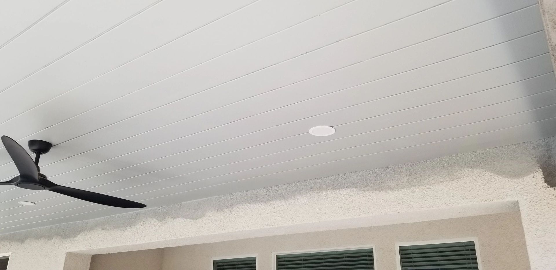 A ceiling fan is hanging from the ceiling of a room.