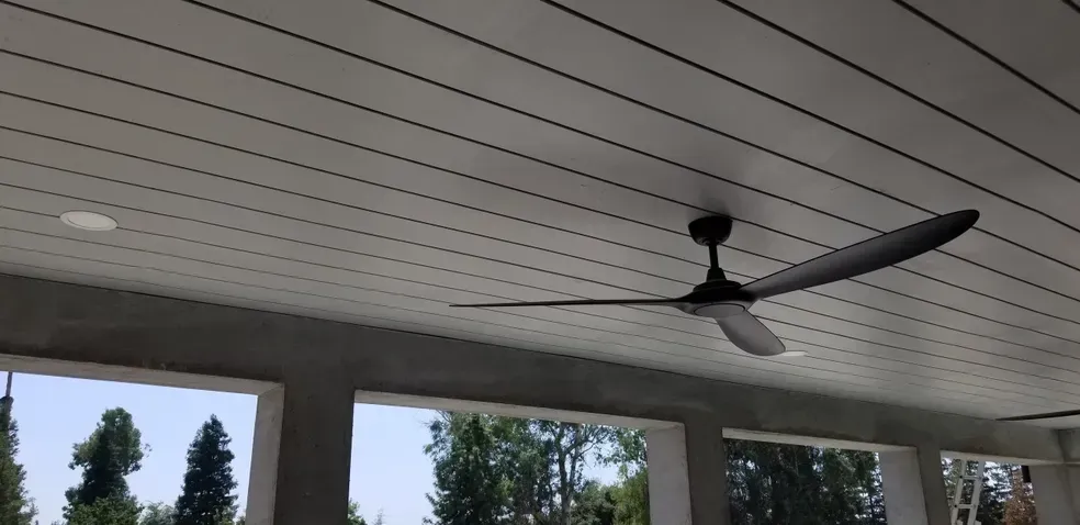 A ceiling fan is hanging from the ceiling of a building.