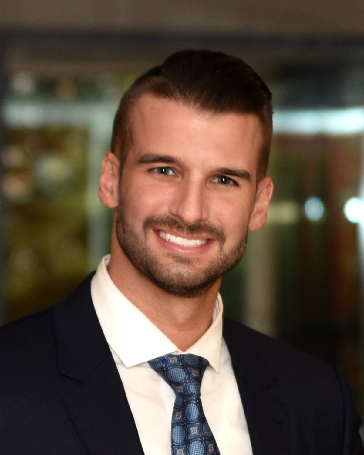 Head shot of Eli Smith in downtown York at Merrill Lynch.