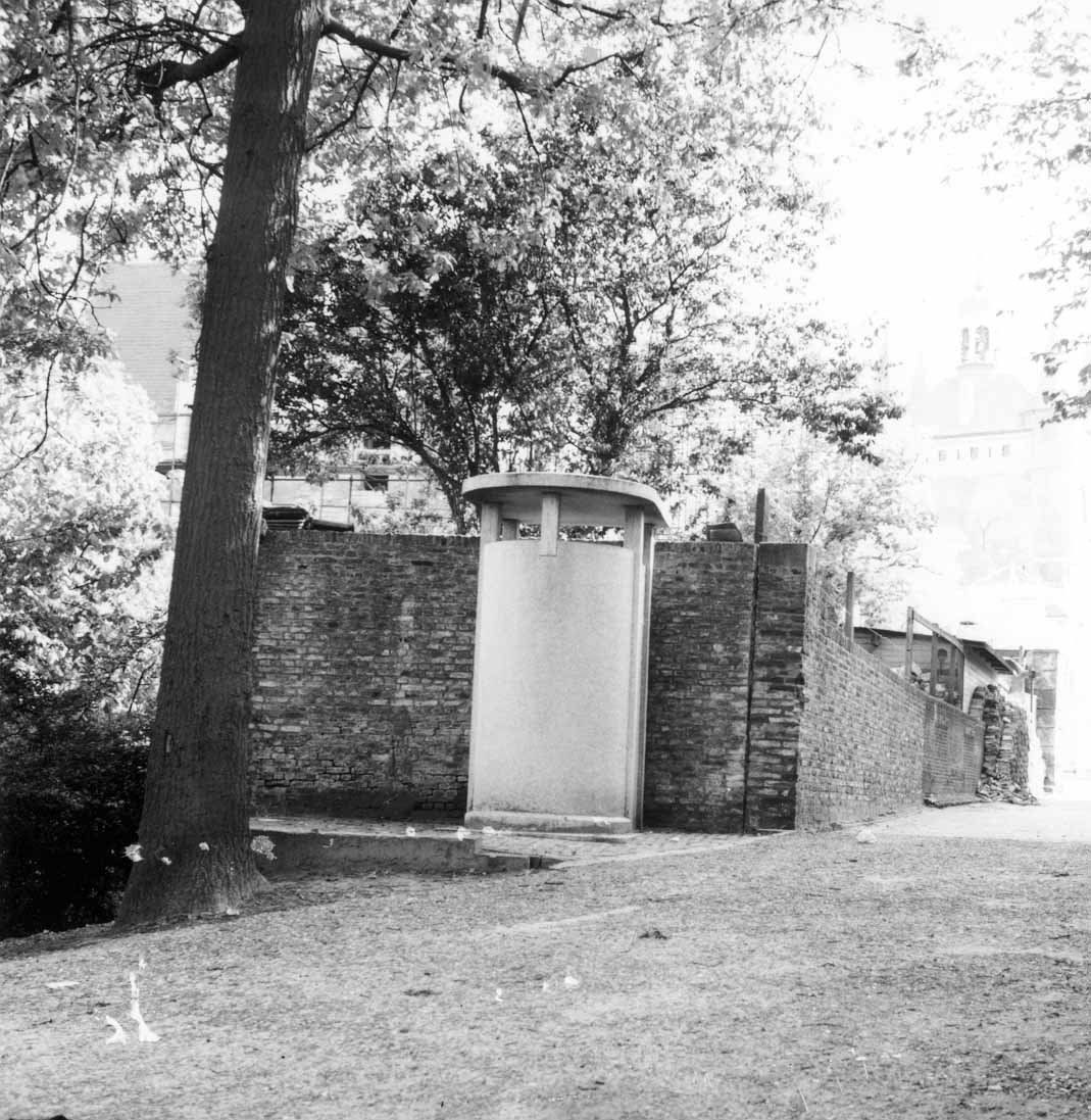 Urinoir aan de Wandeling 1955-1965. foto: Ochtman. Gemeentearchief Schouwen-Duiveland, Beeldbank Schouwen-Duiveland, nr O-3198