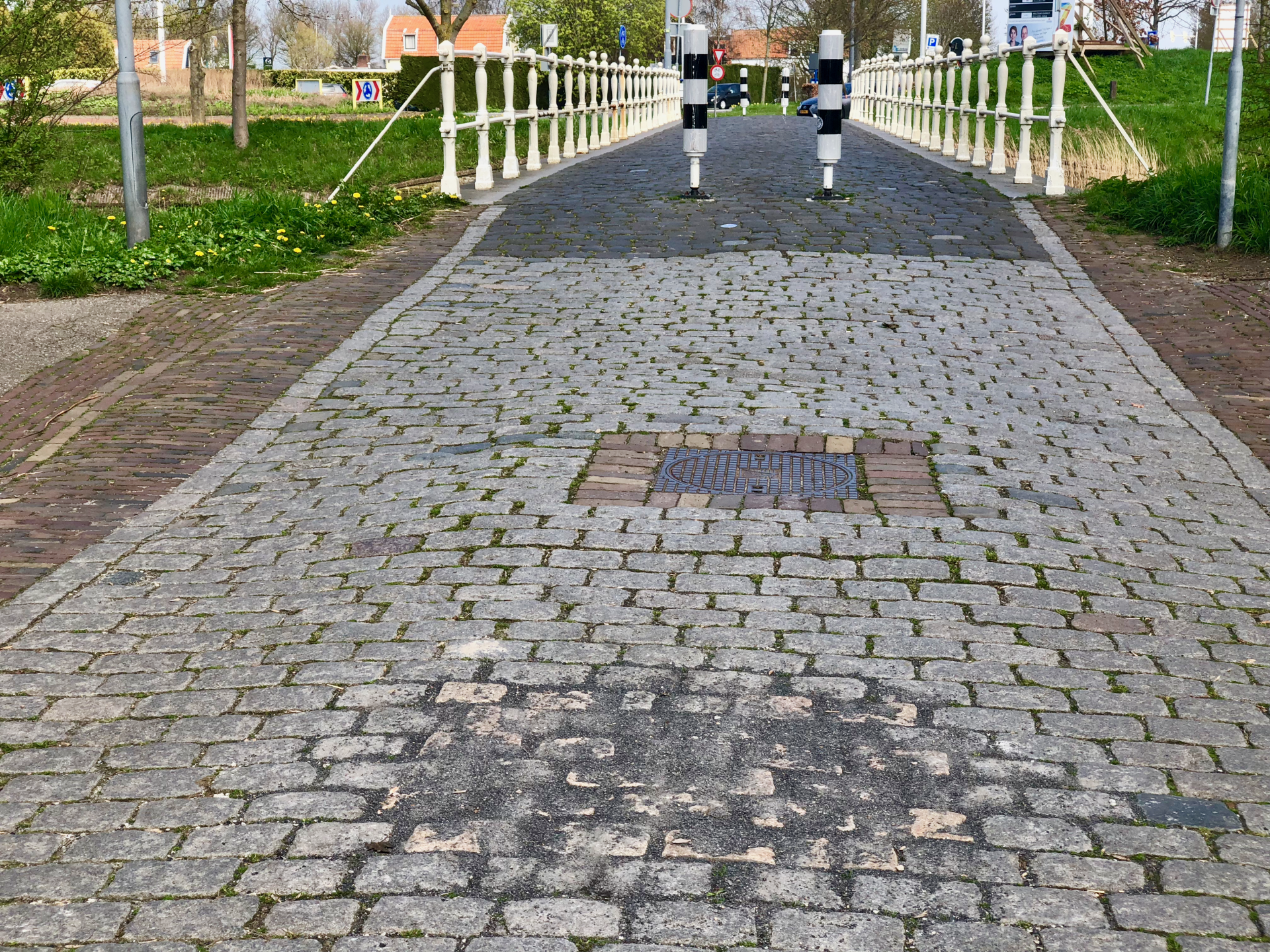 Verwijdering asfalt kompastegel Zuidwellestraat, Stadsjuwelenroute. foto: Zierikzee-Monumentenstad.nl