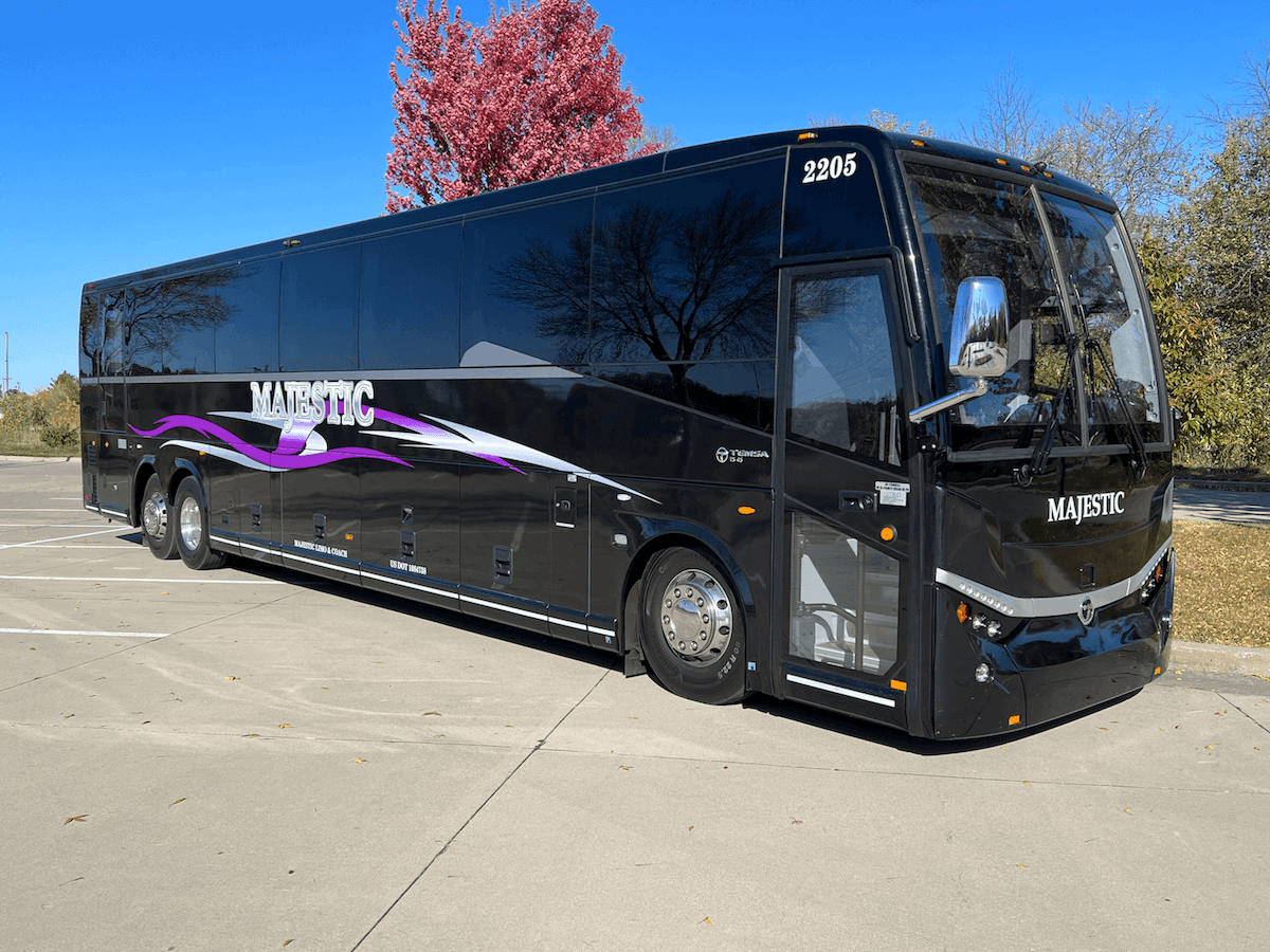 56 passenger charter bus service des moines ia