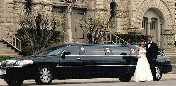 Wedding limo service Des Moines | Limousines and Party Buses