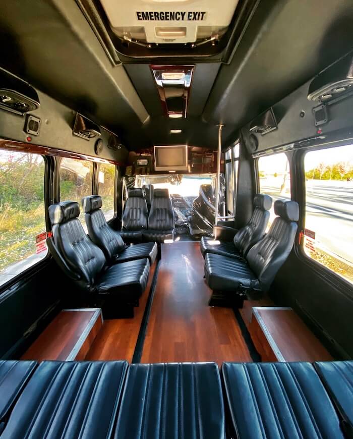 10 passenger Sprinter Limo Rental Des Moines Iowa