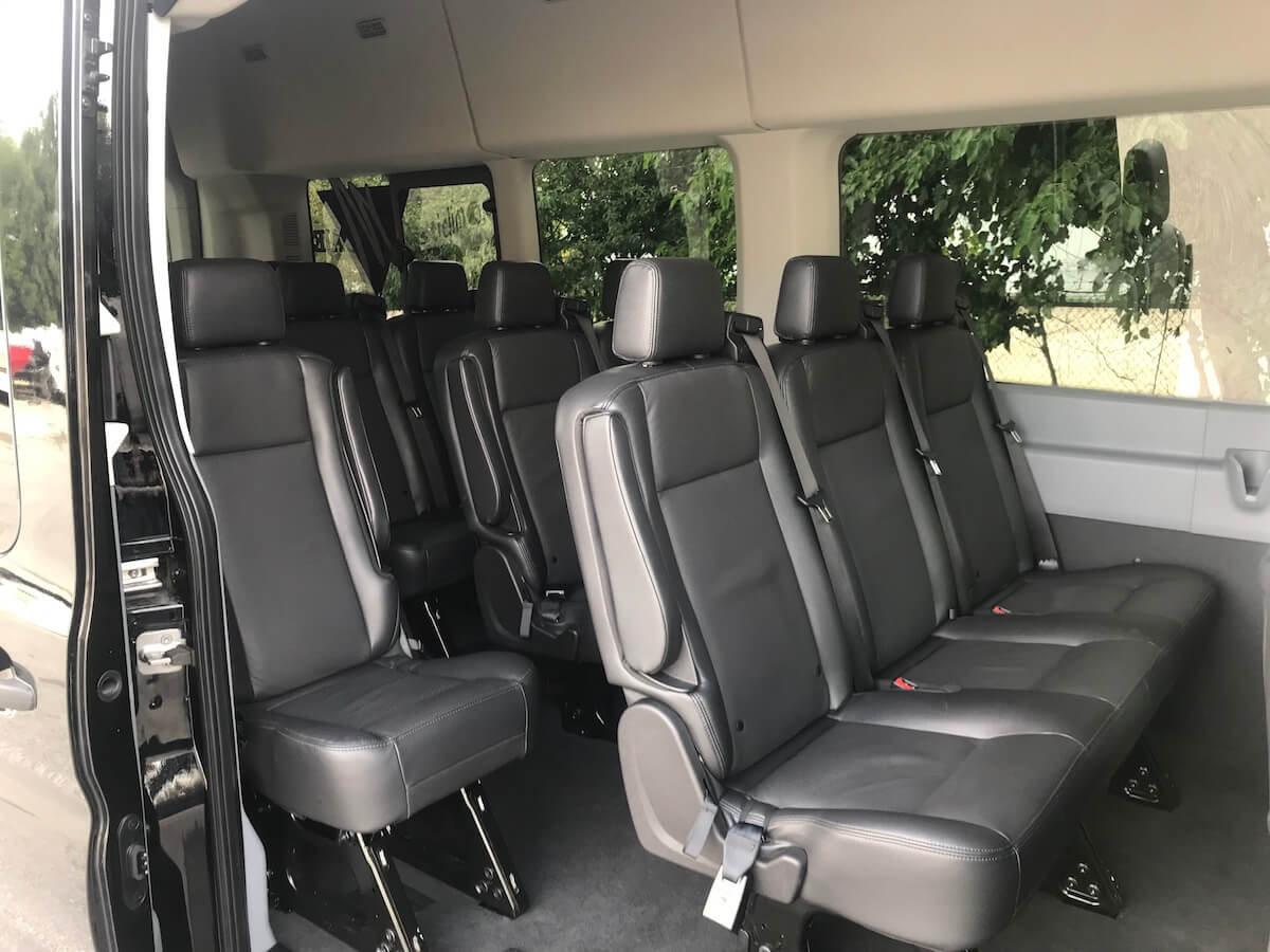 airport shuttle van service Des Moines