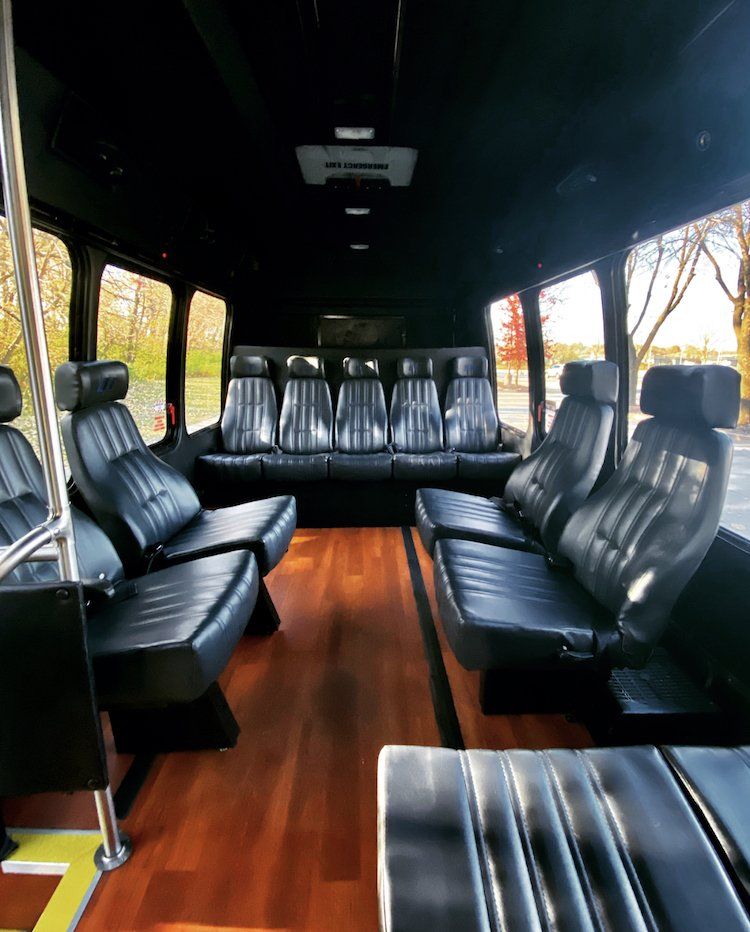 10 passenger Sprinter Limo Rental Des Moines Iowa