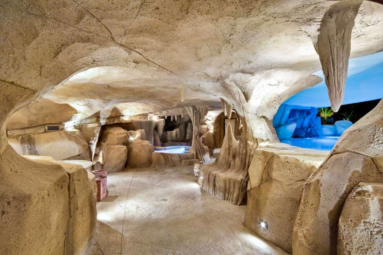 a cave with a pool in the middle of it