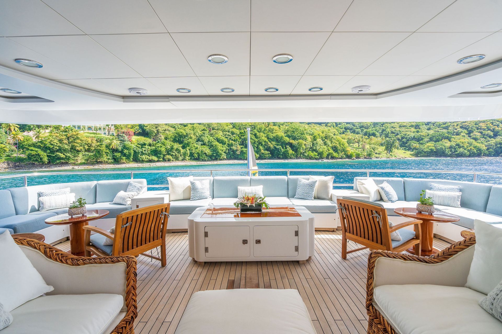 there are a lot of chairs and tables on the deck of a yacht
