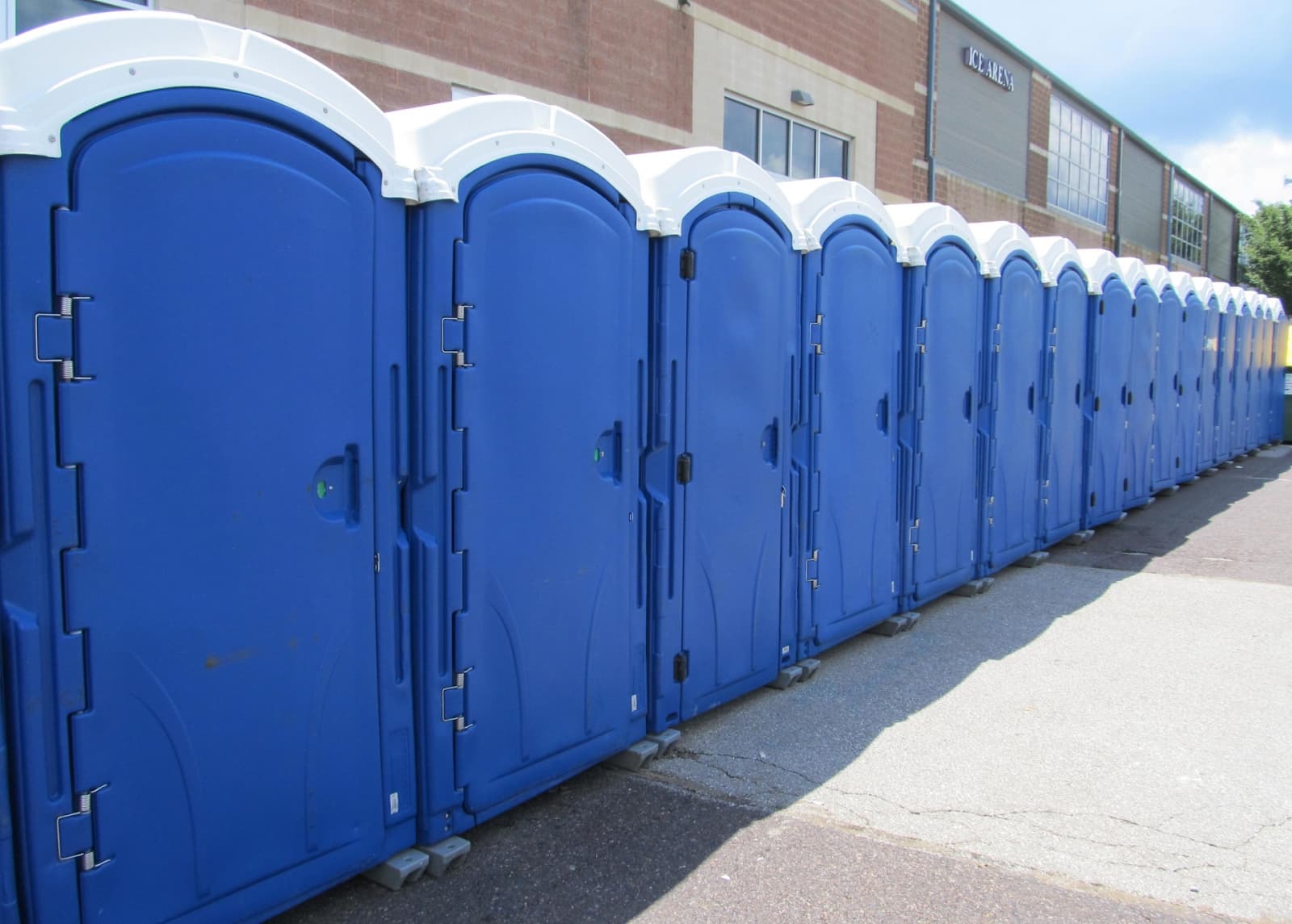 7 Factors to Consider When Choosing a Porta Potty Rental