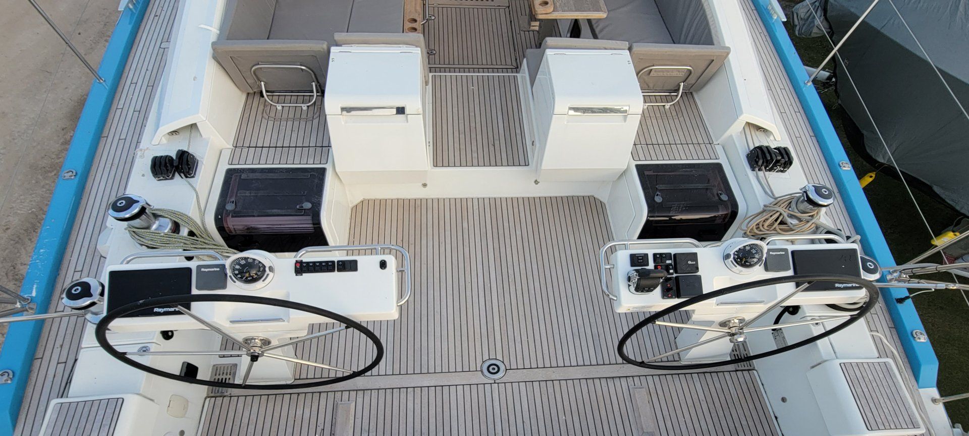 JEANNEAU 64 interior 8