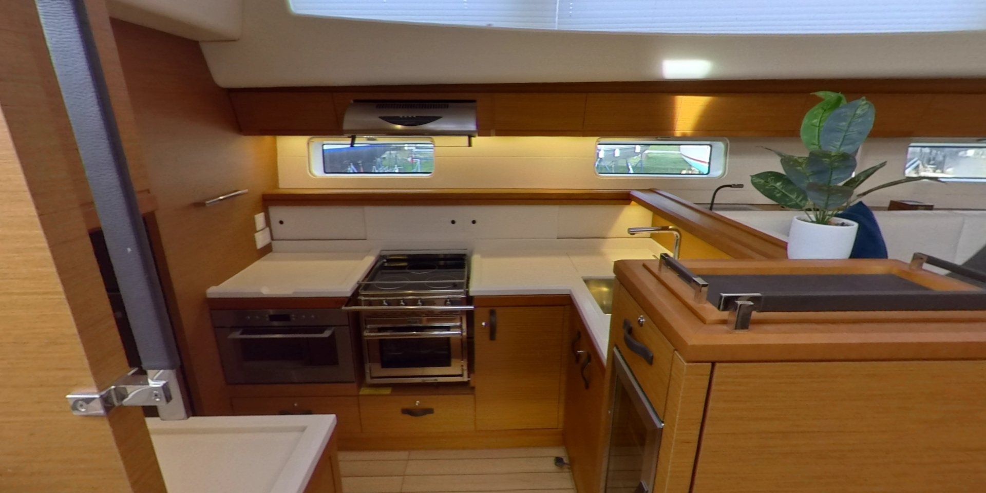 JEANNEAU 64 interior 7