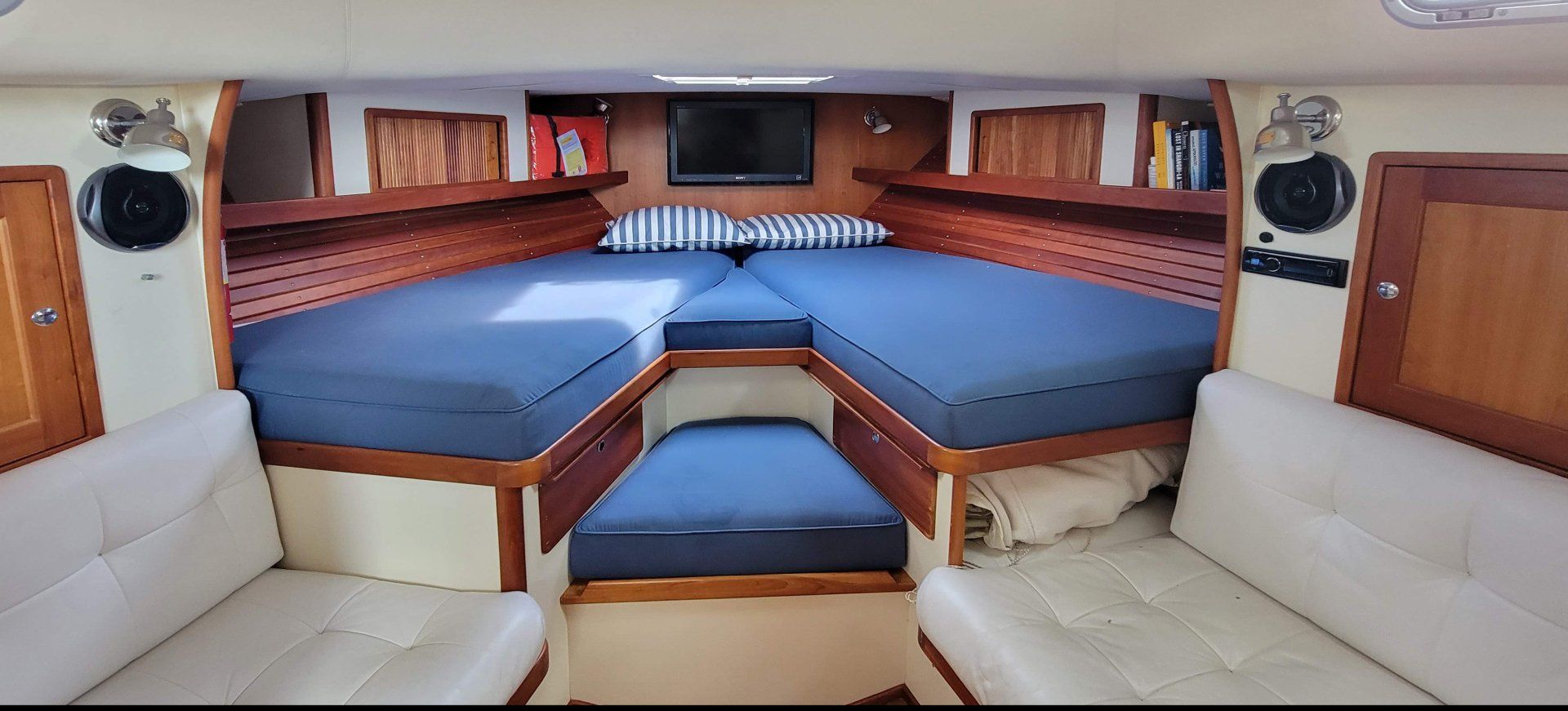 LITTLE HARBOR WHISPERJET 38' 9