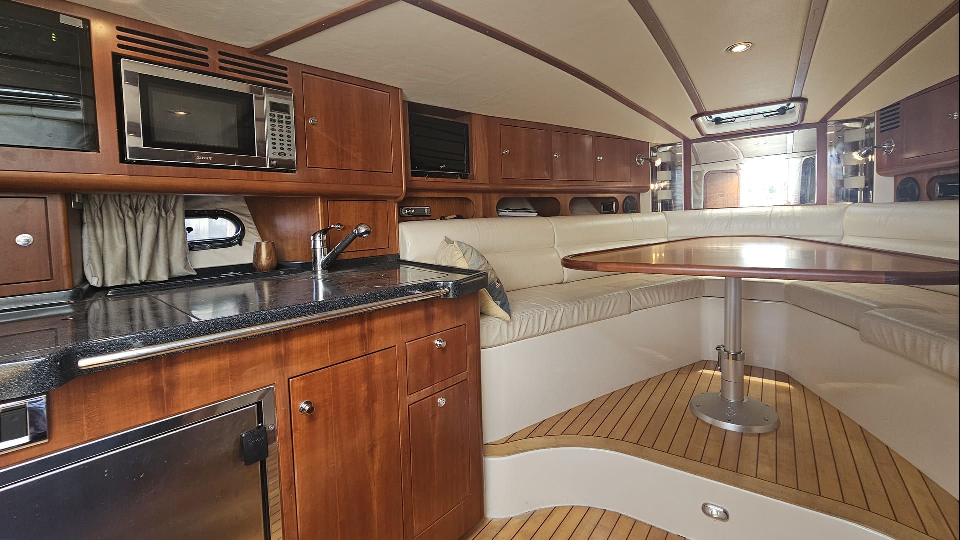 Chris Craft 36 Taipan 8