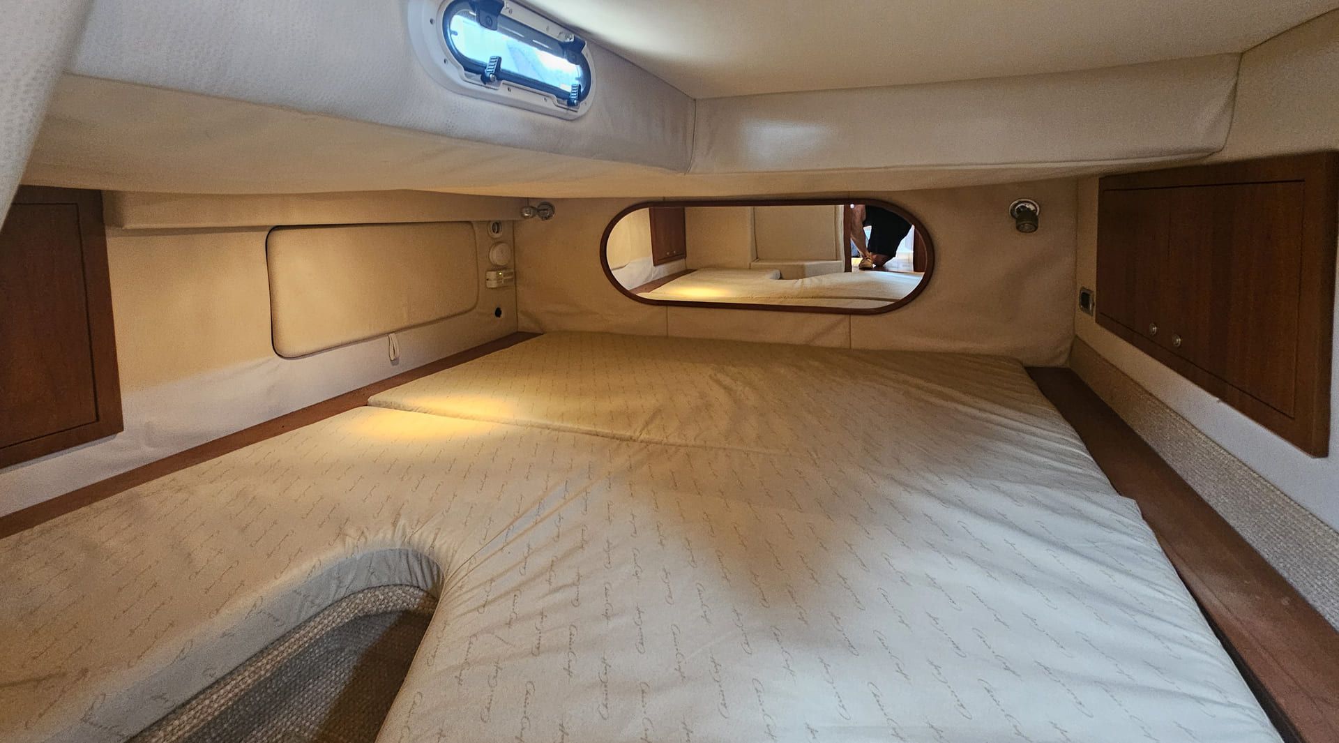 Chris Craft 36 Taipan 9