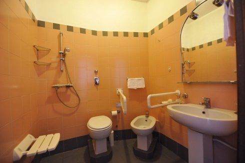 bagno casa di riposo per anziani