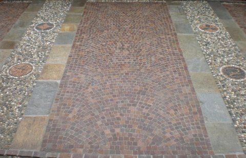 Via con pavimento in porfido