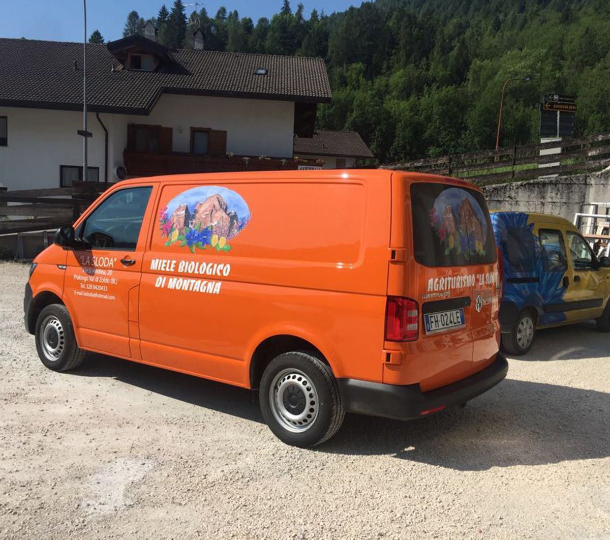 adesivi su automezzi