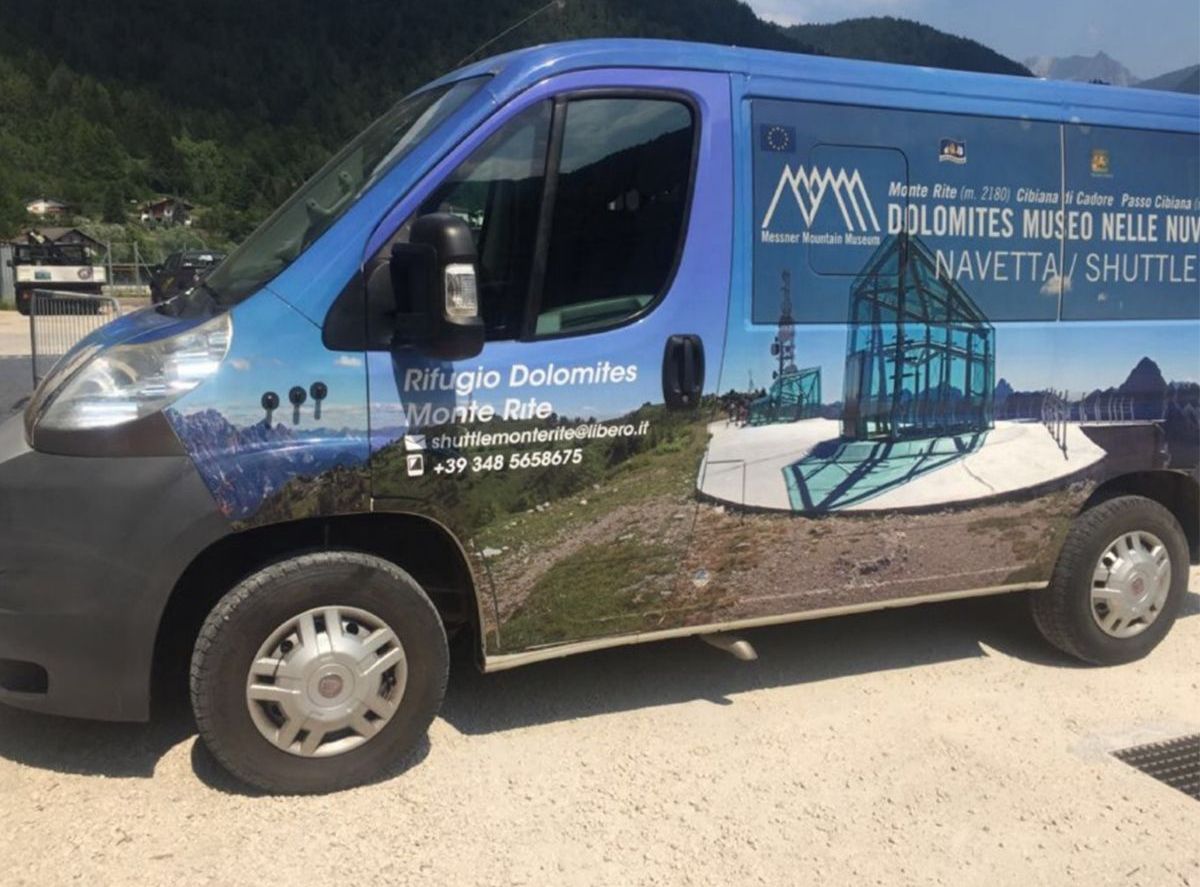 adesivi su automezzi