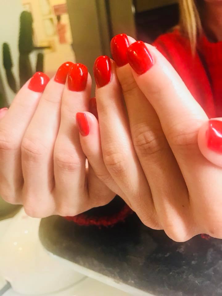 Smalto rosso per unghie