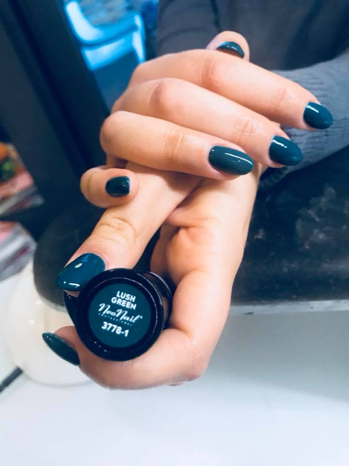 Unghie verde acqua