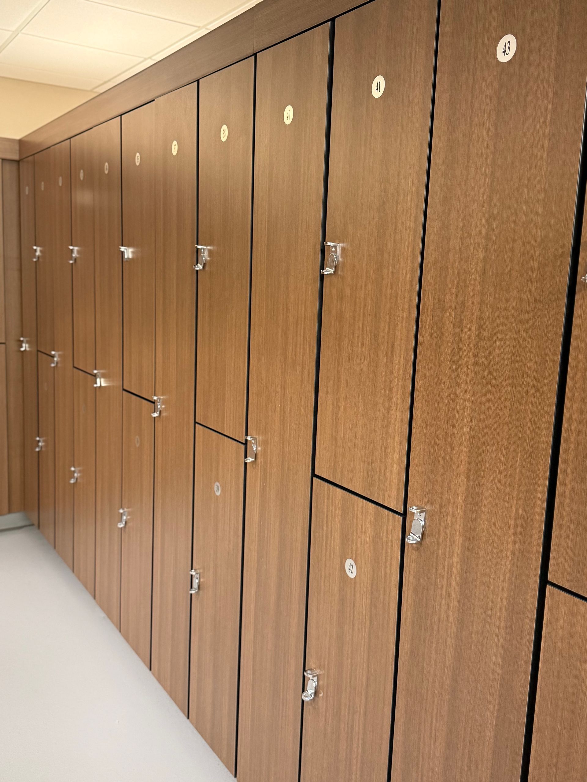 clean locker rooms at Southampton Gym