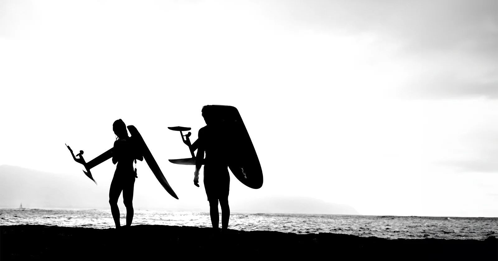 2 personnes avec flitescooter effet en contre jour