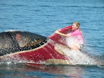 seabreacher avec femme sur aileron