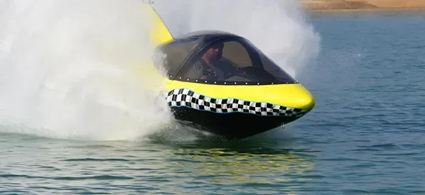 eabreacher jaune qui flotte