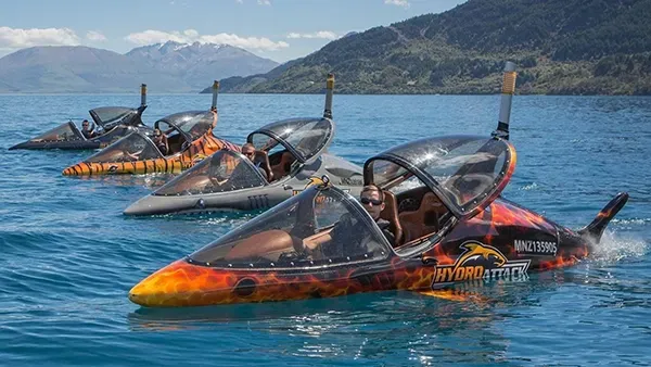 quatre seabreacher  sur l'eau+custom motors.