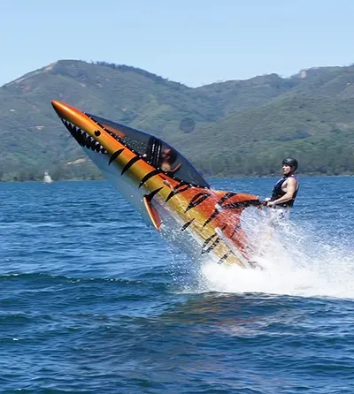 seabreacher tigre avec femme sur l'aileron