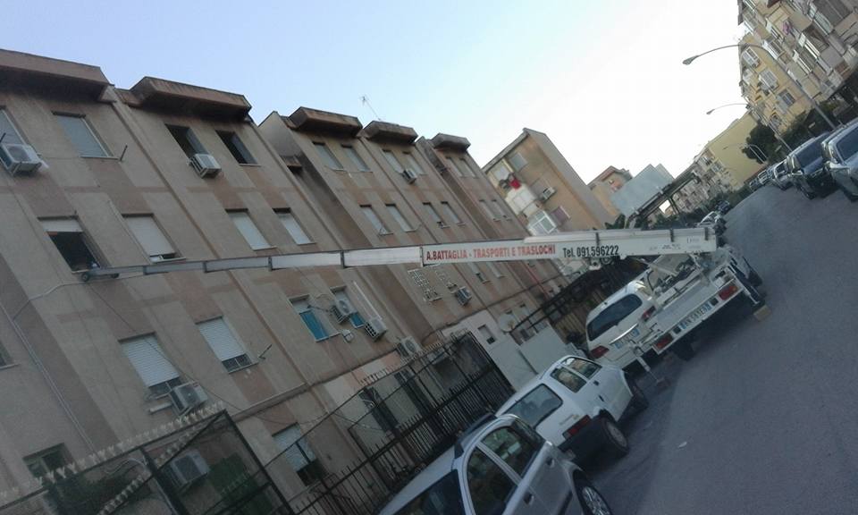 traslochi a piani alti con piattaforma aerea Palermo