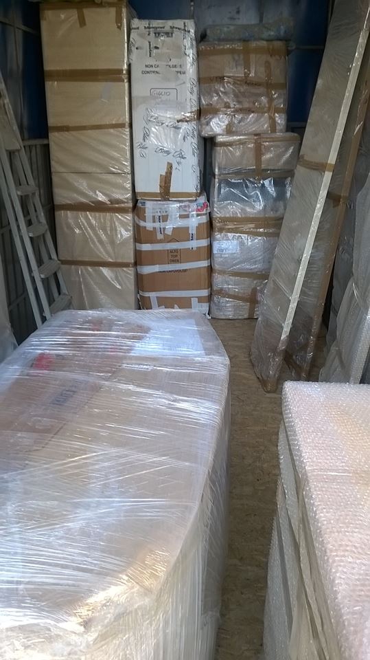 pacchi in deposito prima del trasloco