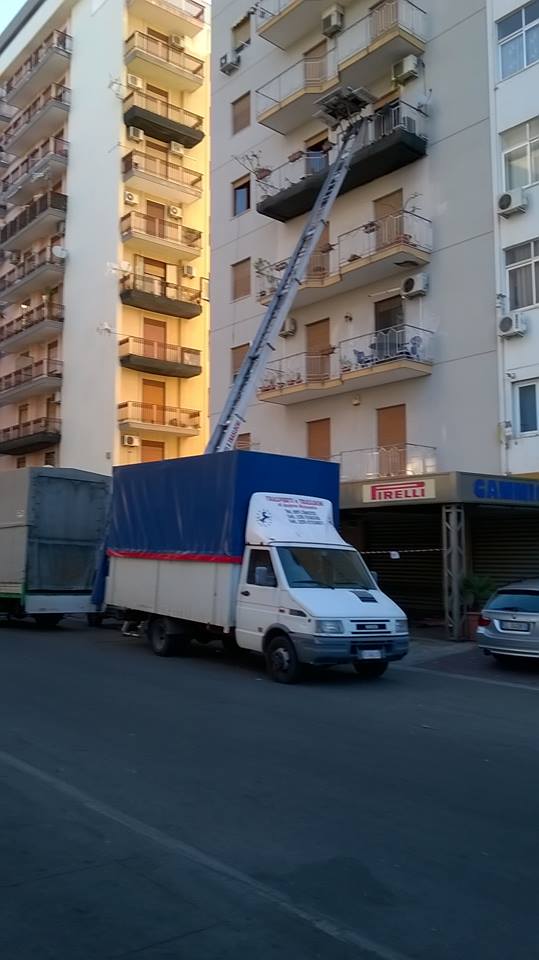 trasloco con piattaforma aerea