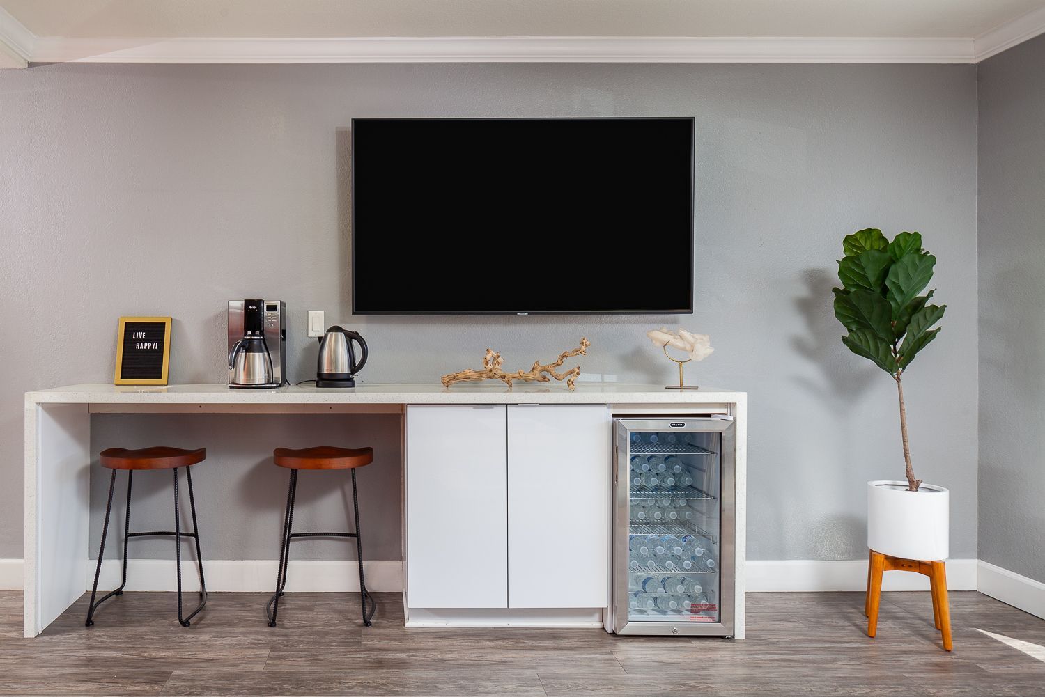 Highland Pinetree office tv