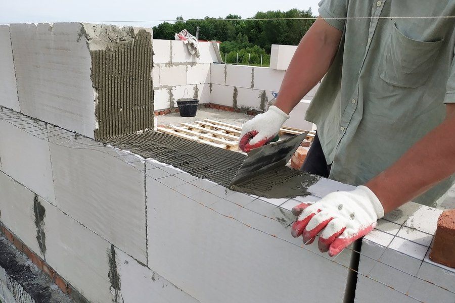 worker installing the concrete blocks