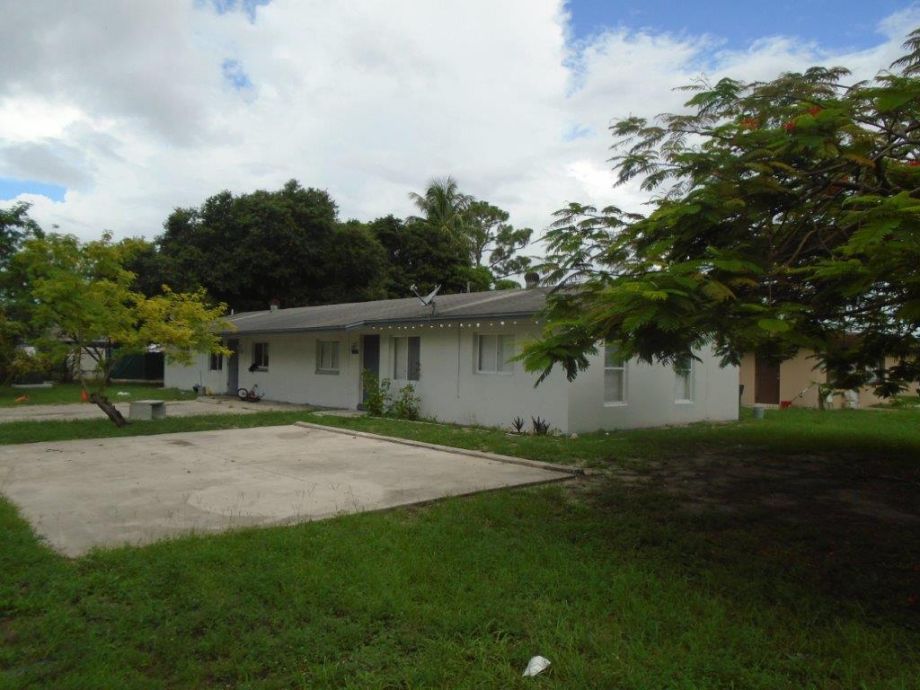 Family Homes l Fort Myers, FL l Home Hunters USA