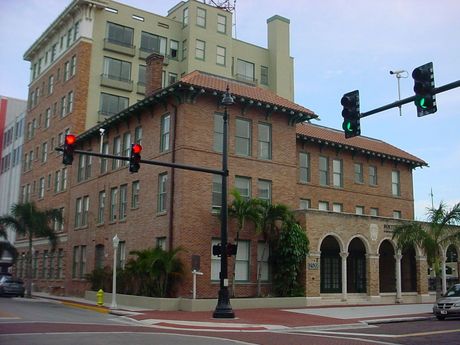 Realtor —Apartment Building in Fort Myers, FL