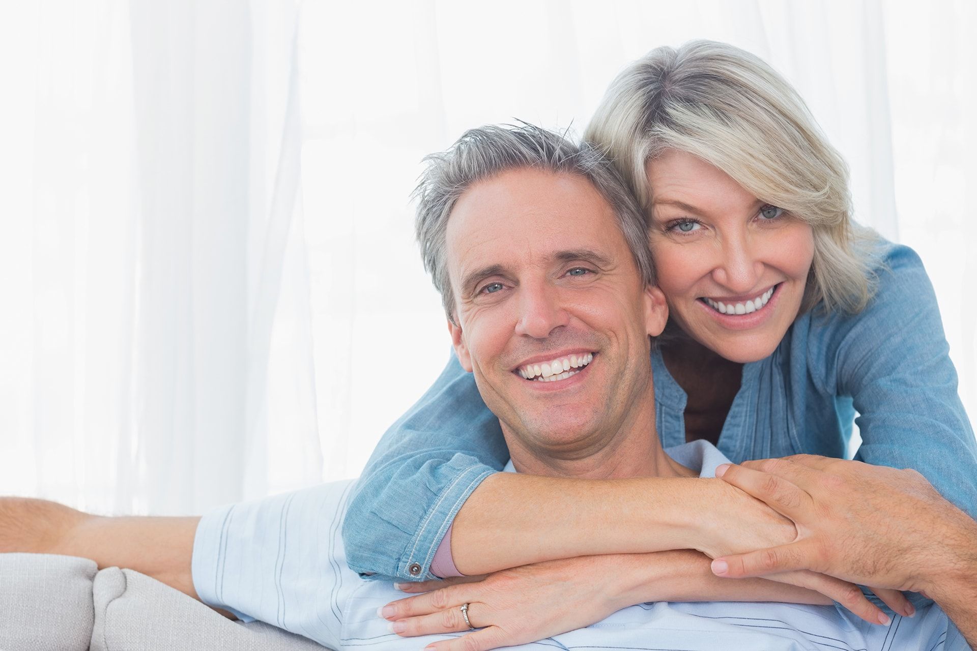 A picture of a middle-aged couple.