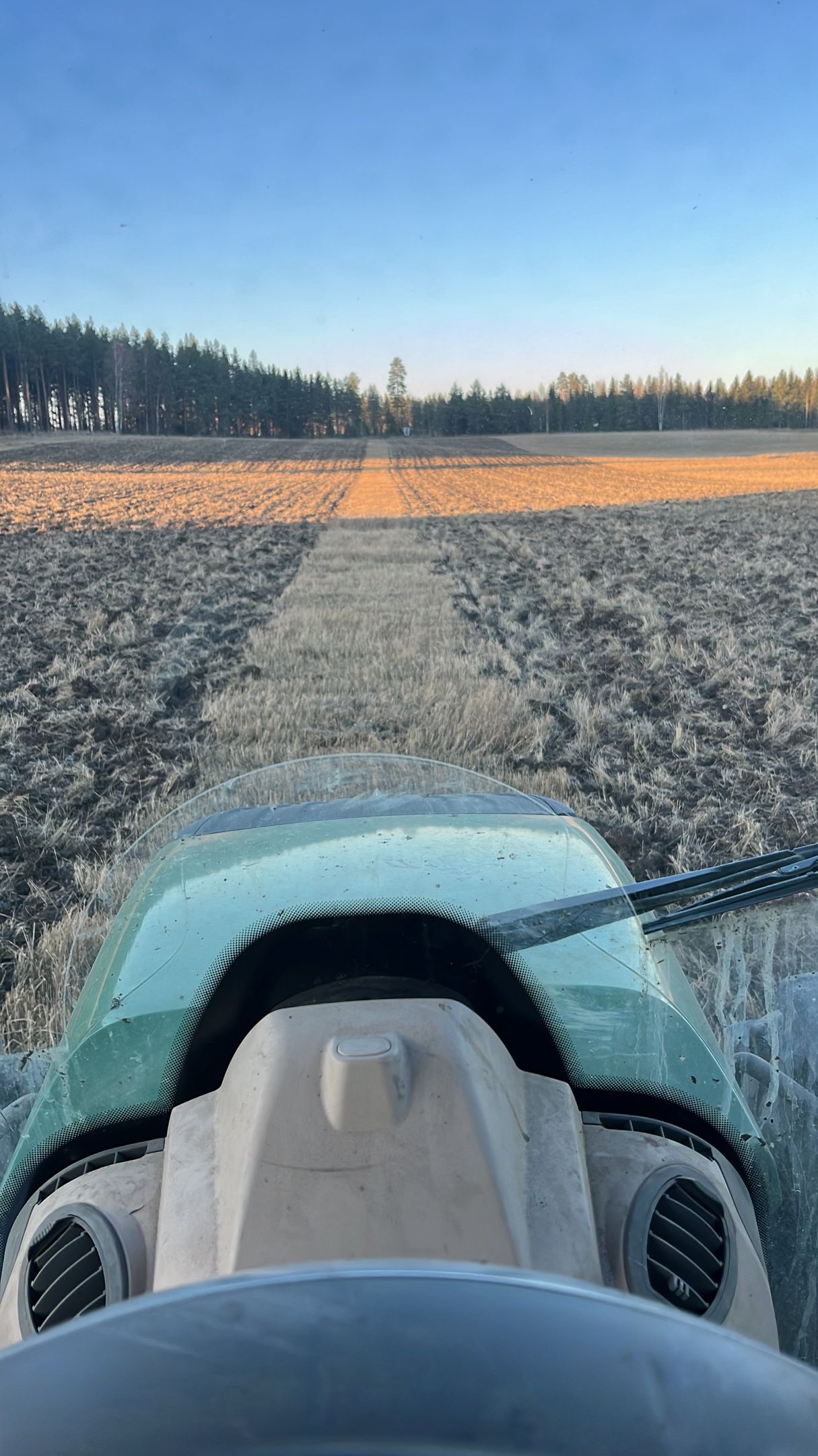 Farmnavigator automaattiohjaus apuna kultivoinnissa