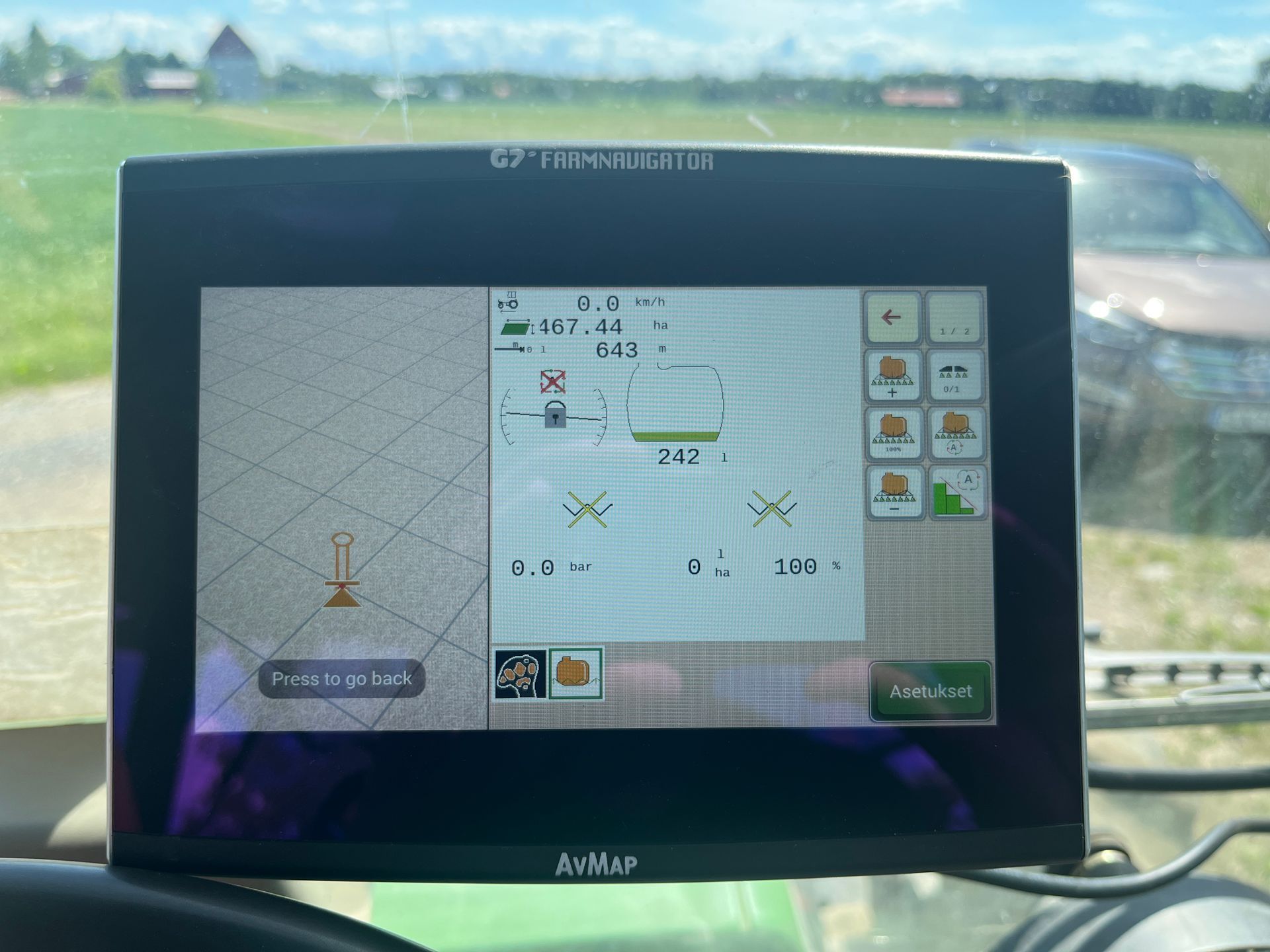 Ajo-opastimen jaettu isobus näkymä kytkjettynä amazone ruisku