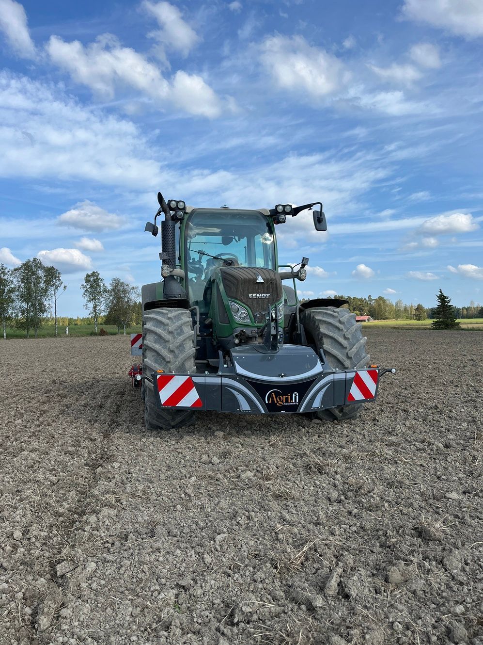 Farmnavigator automaattiohjauksella saa pienestäkin koneesta ja säiliöstä kylövötehoa.